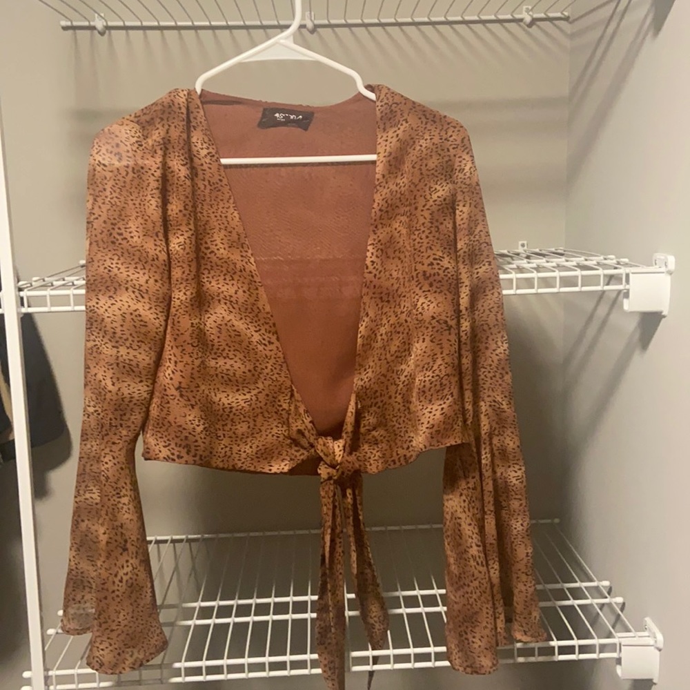 Super Cute Brown Print Bell Sleeve Top